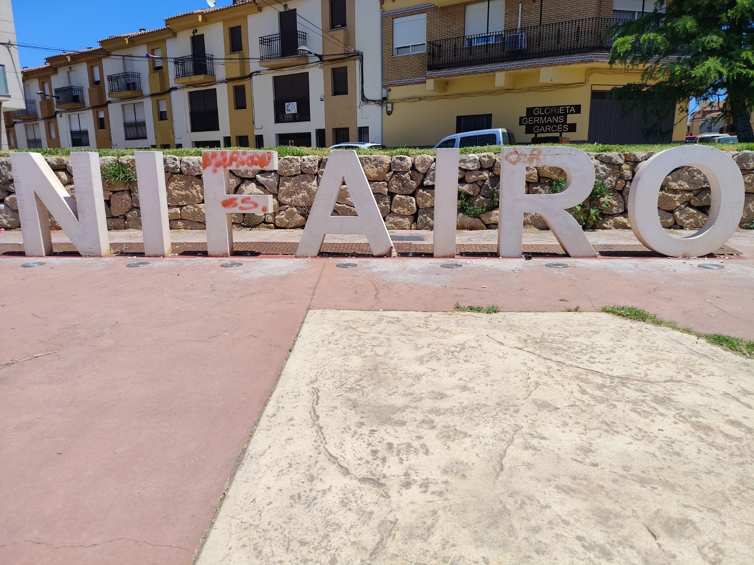 Grafiti en Benifairó antes del tratamiento láser